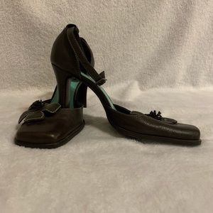Gianni Bini dark brown heels with flower detail
